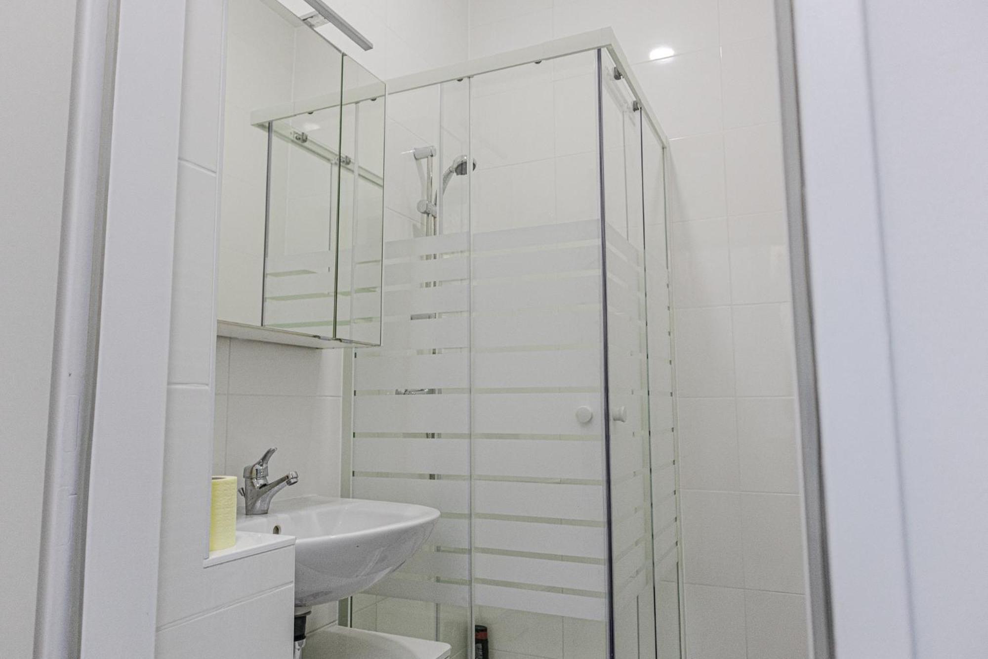 Affordable 5-Br Shared Apartment / Enkplatz U3 Getaway Viyana Dış mekan fotoğraf