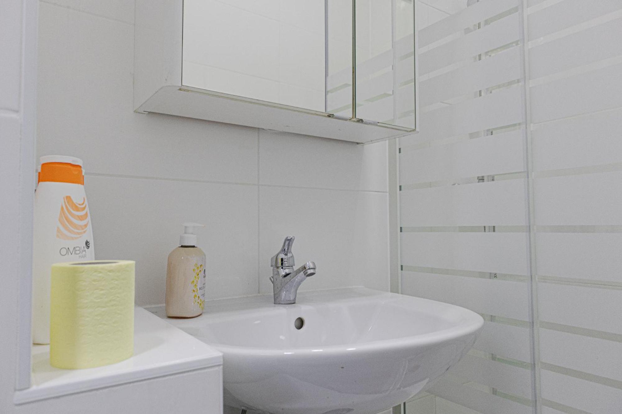 Affordable 5-Br Shared Apartment / Enkplatz U3 Getaway Viyana Dış mekan fotoğraf
