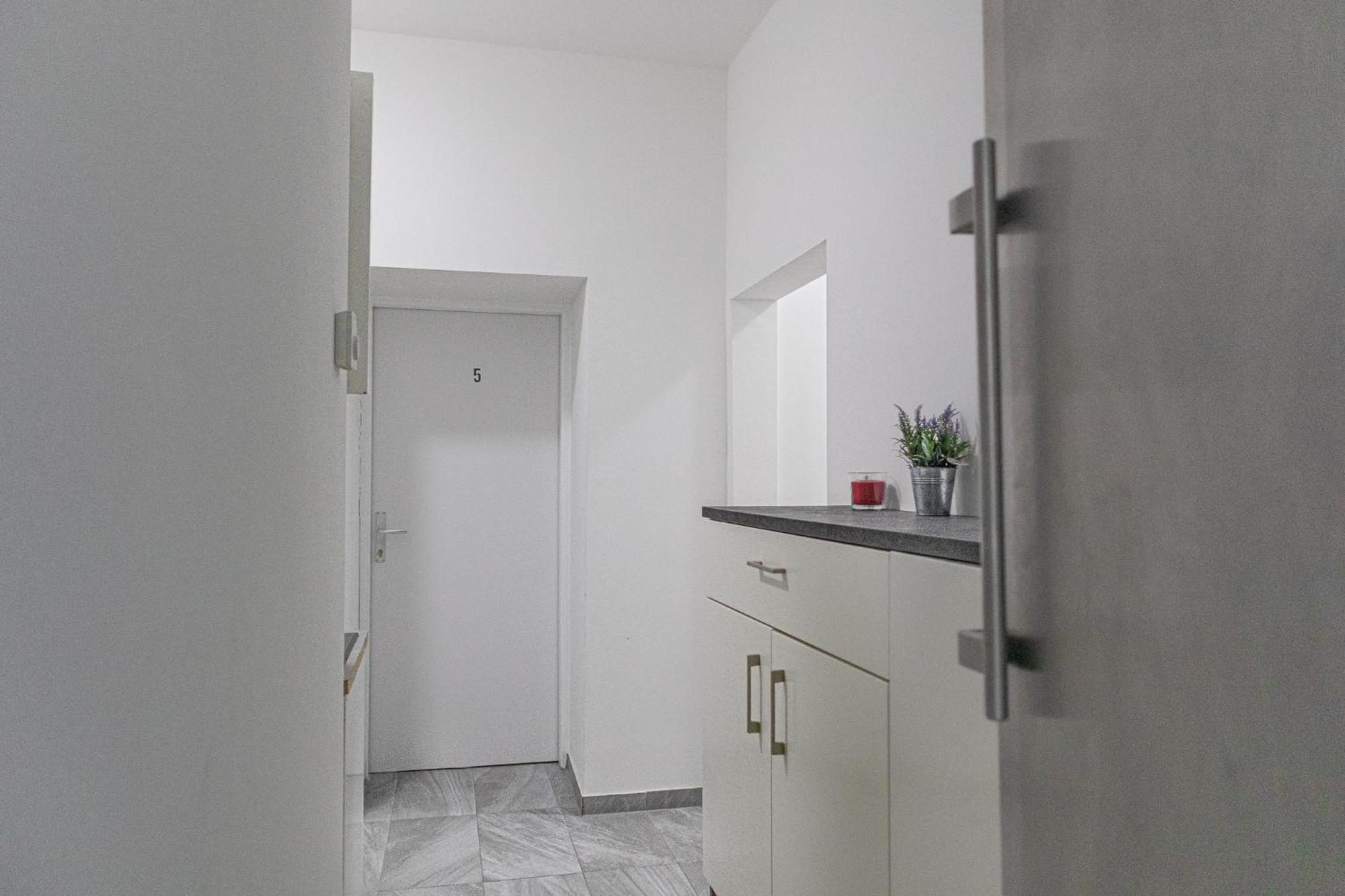 Affordable 5-Br Shared Apartment / Enkplatz U3 Getaway Viyana Dış mekan fotoğraf